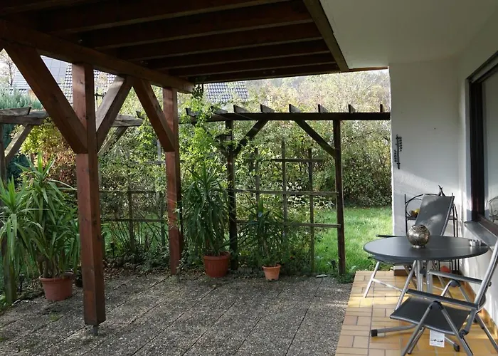 Grosszuegige Mit Terrasse Und Gartenzugang - Komplette Erdgeschoss