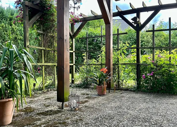 Appartement Grosszuegige Mit Terrasse Und Gartenzugang - Komplette Erdgeschoss *