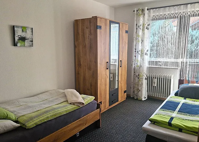 Grosszuegige Mit Terrasse Und Gartenzugang - Komplette Erdgeschoss Appartement *